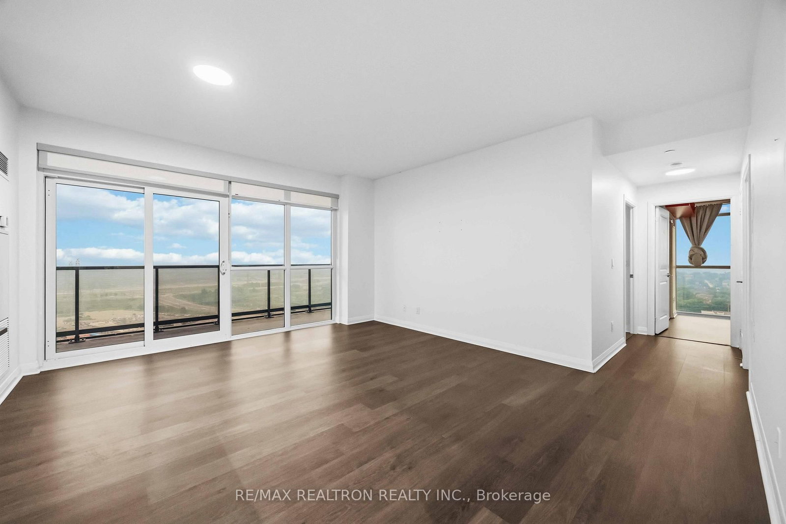 55 Oneida Crescent • #1904 • Richmond Hill, ON photo 13