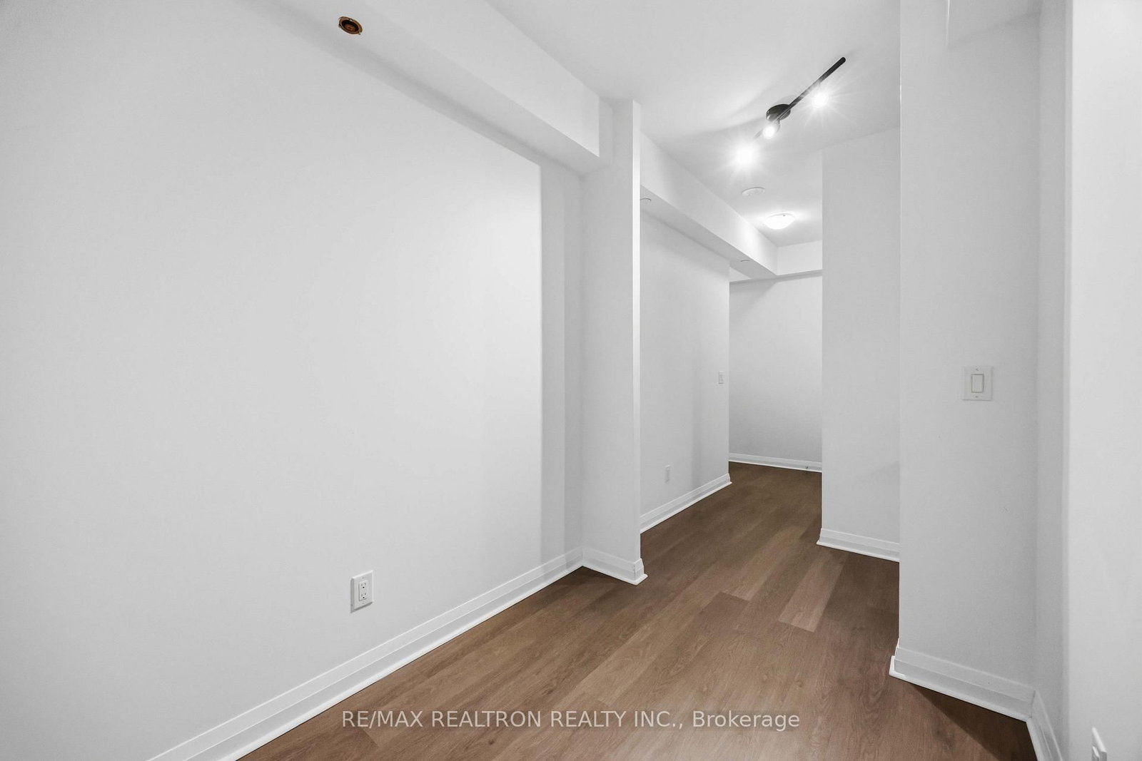 55 Oneida Crescent • #1904 • Richmond Hill, ON photo 17