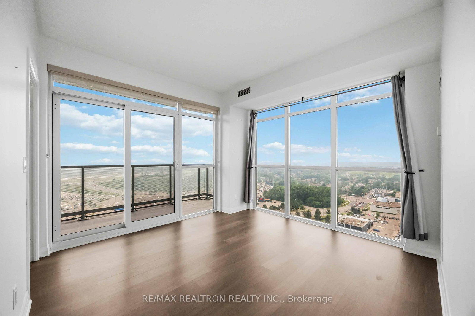 55 Oneida Crescent • #1904 • Richmond Hill, ON photo 21