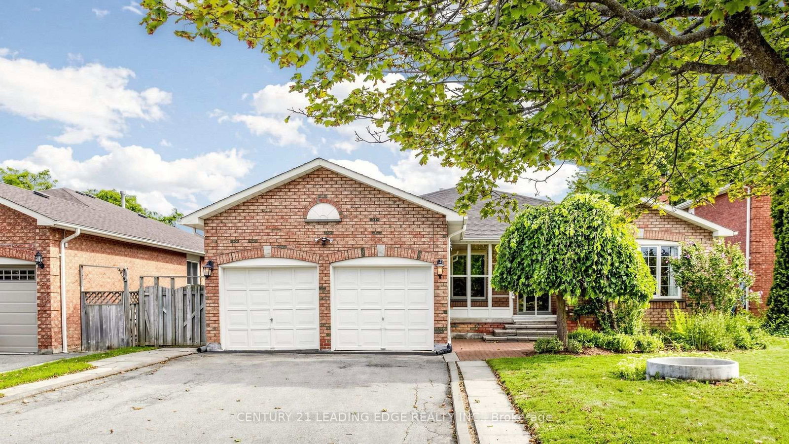 9 COATES Crescent • Richmond Hill, ON photo 1