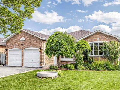 9 COATES Crescent • Richmond Hill, ON photo 4