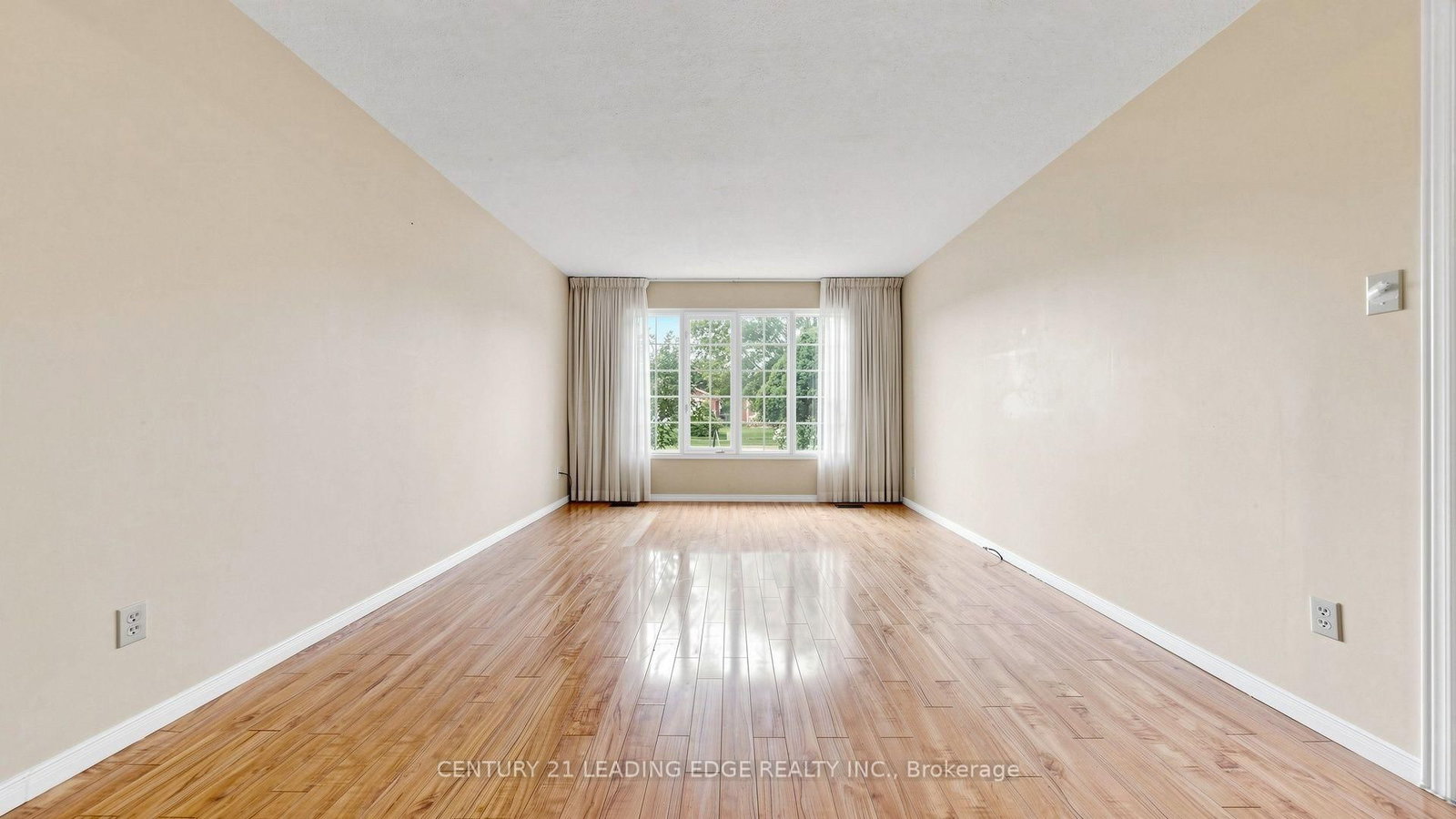 9 COATES Crescent • Richmond Hill, ON photo 6