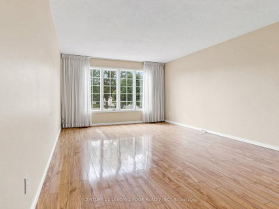 9 COATES Crescent • Richmond Hill, ON photo 8