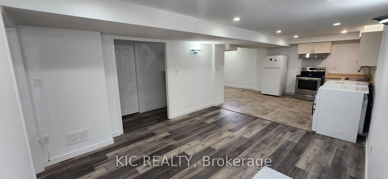618 Ponting Pl photo 4