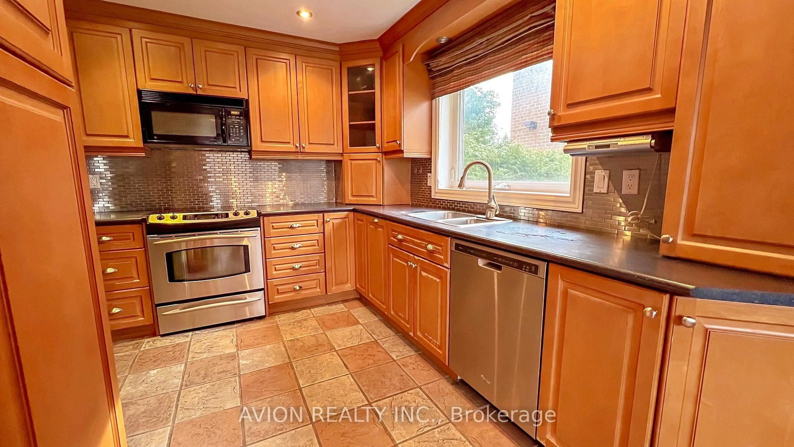 83 Lincoln Green Dr, Markham, view 11