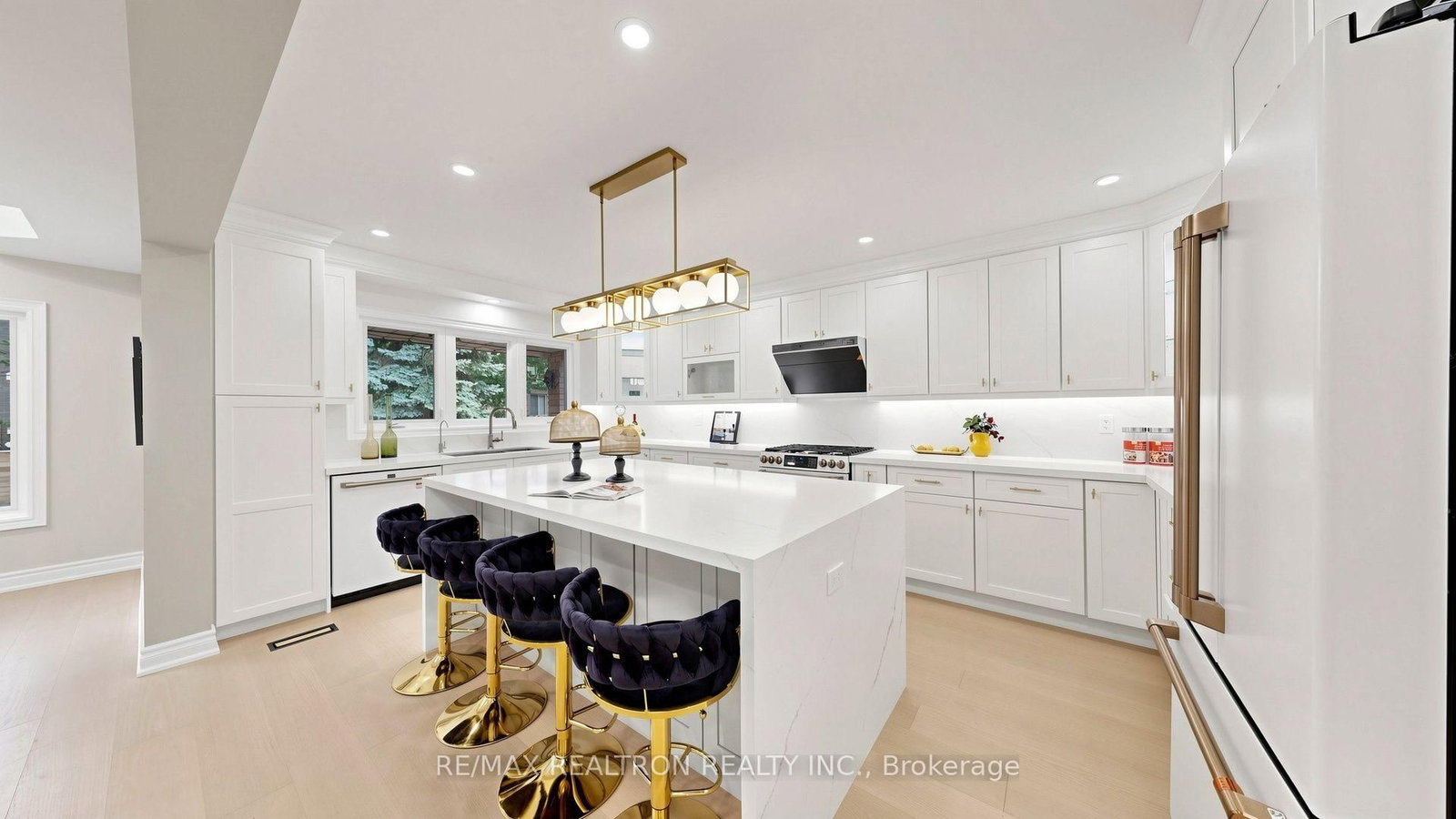 21 Greentree Road • Markham, ON photo 12