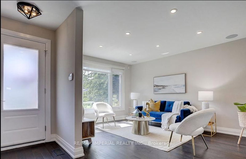 Main Floor - 31 Knowles Crescent