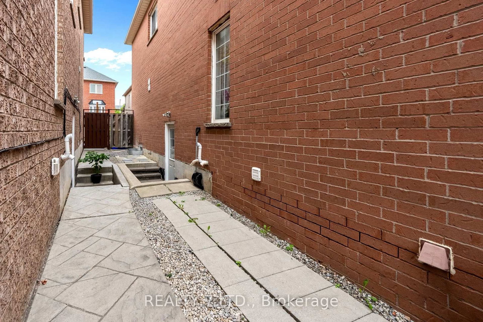 Bsmt - 62 Fairlane Crescent, Vaughan 4
