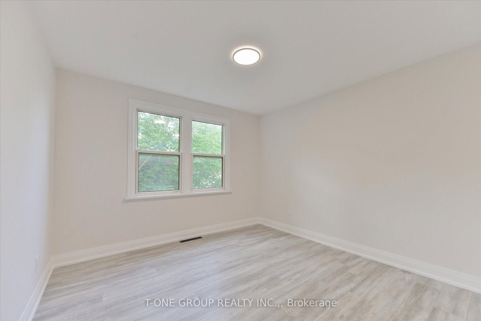 18160 Leslie Street • East Gwillimbury, ON photo 18