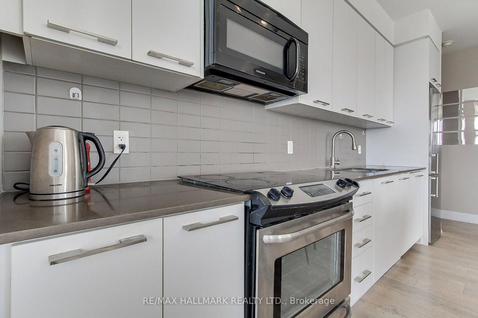 9471 Yonge Street • #910 • Richmond Hill, ON photo 11