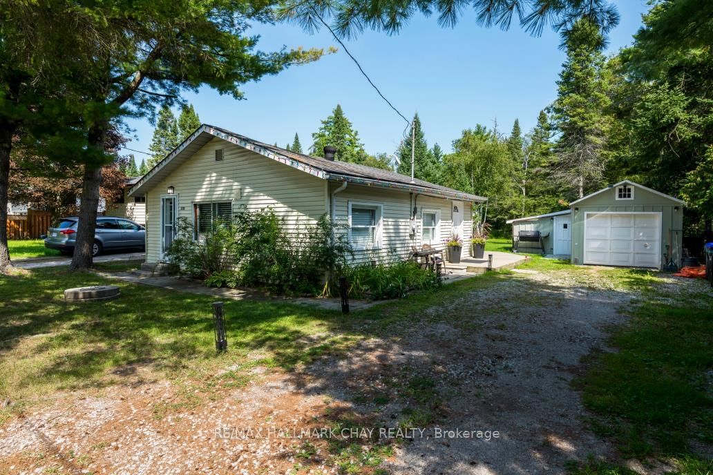 3195 Cowan Avenue • Innisfil, ON photo 1