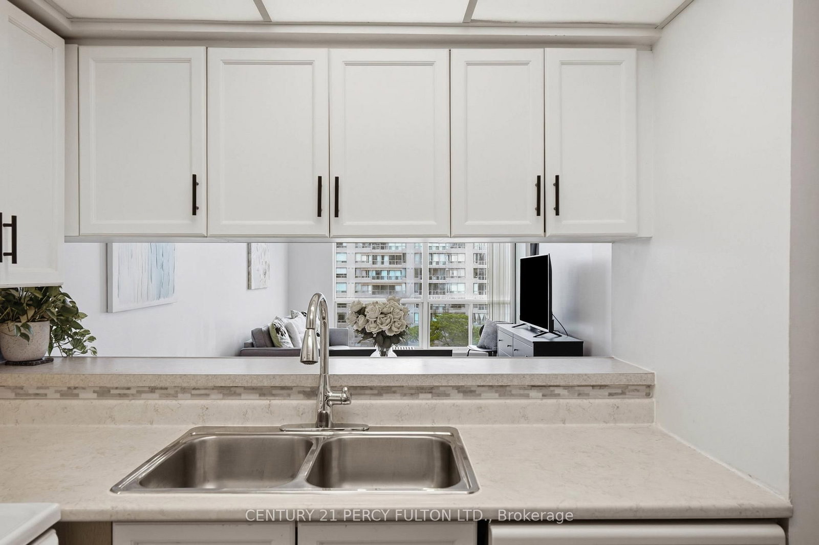 309 Major Mackenzie Avenue • #611 • Richmond Hill, ON photo 14