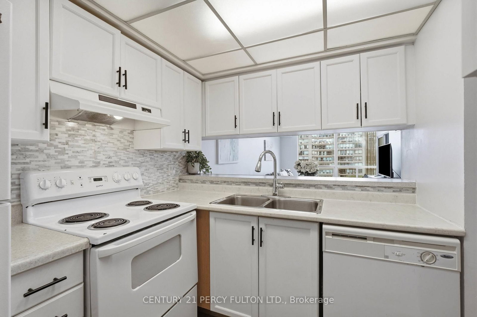 309 Major Mackenzie Avenue • #611 • Richmond Hill, ON photo 15
