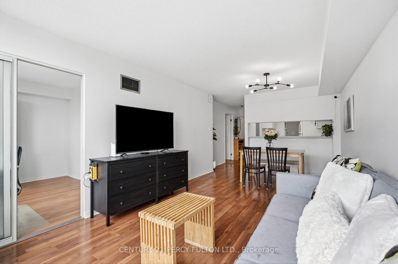 309 Major Mackenzie Avenue • #611 • Richmond Hill, ON photo 6