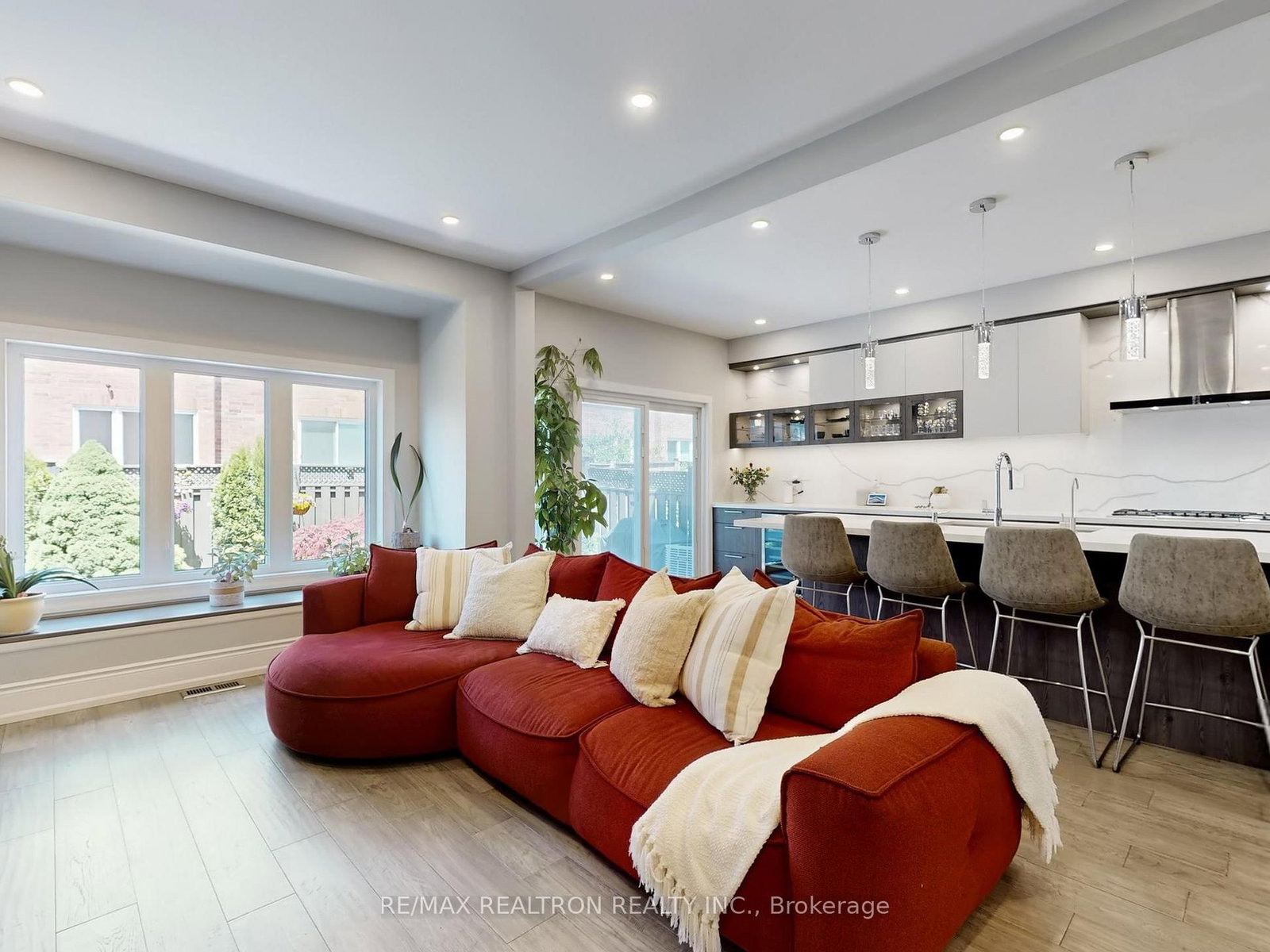 115 Bentoak Crescent • Vaughan, ON photo 5