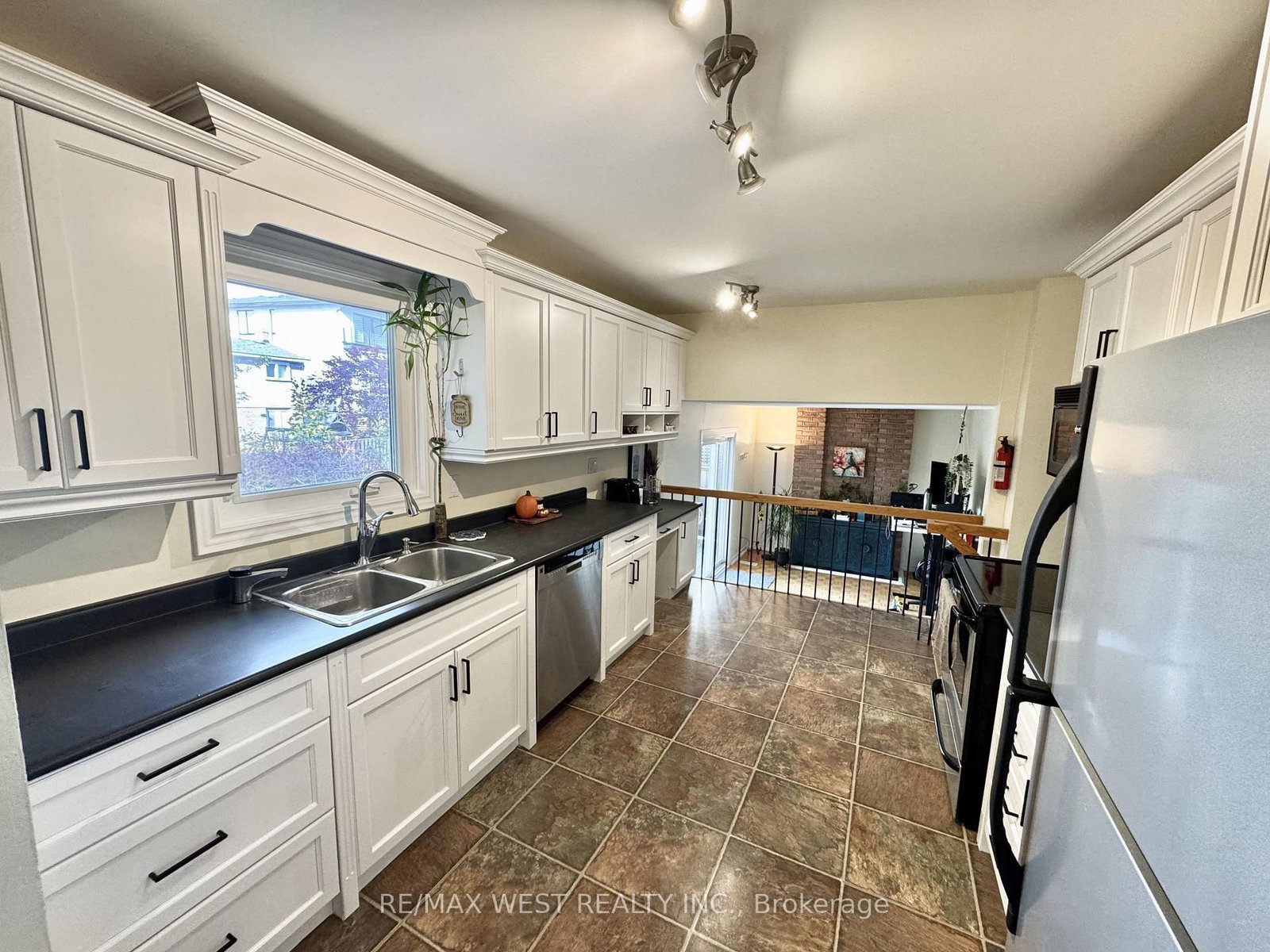 20 Sanderson Crescent • Richmond Hill, ON photo 11