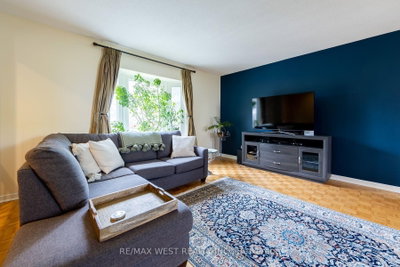 20 Sanderson Crescent • Richmond Hill, ON photo 6
