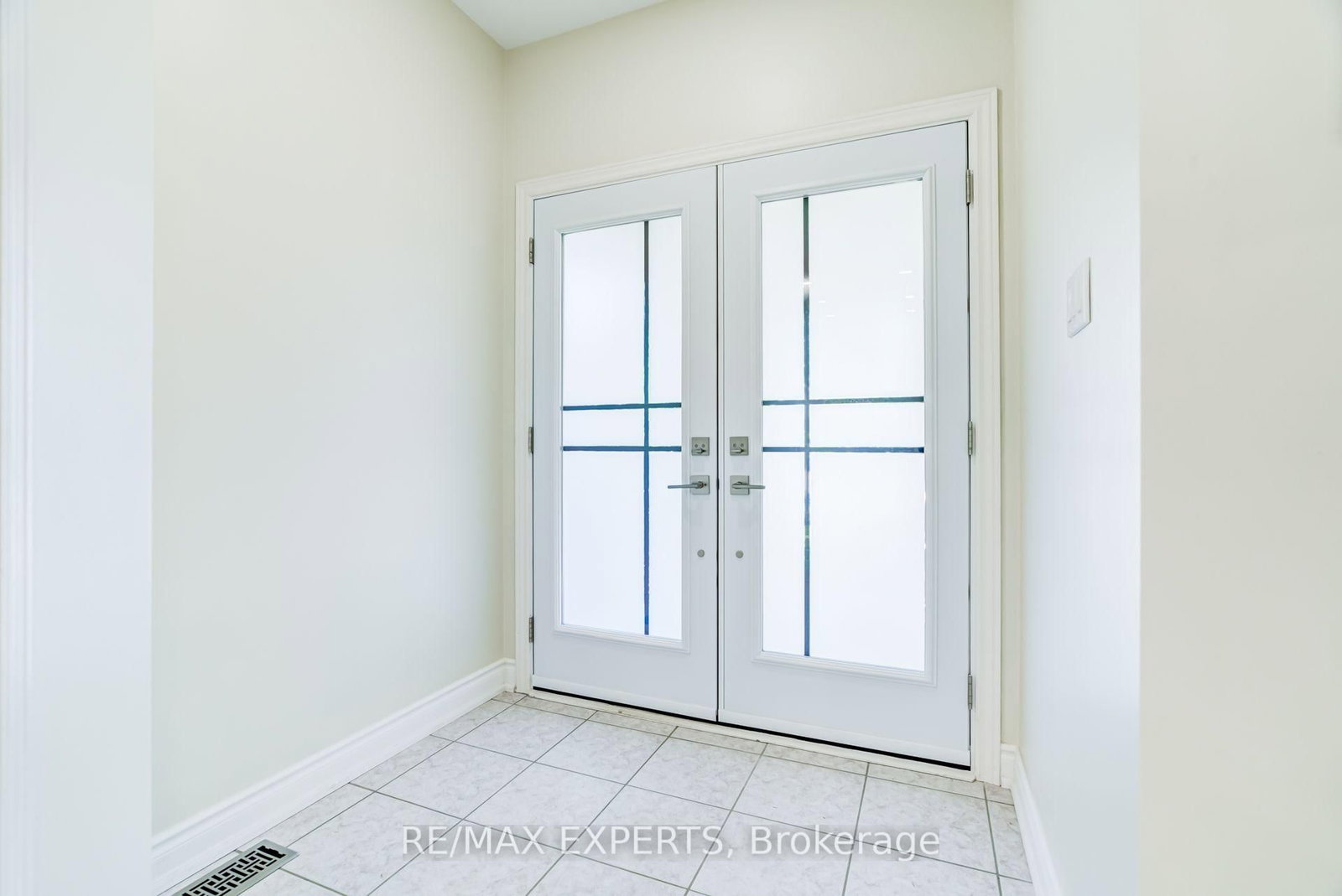 45 Naughton Drive • Richmond Hill, ON photo 3