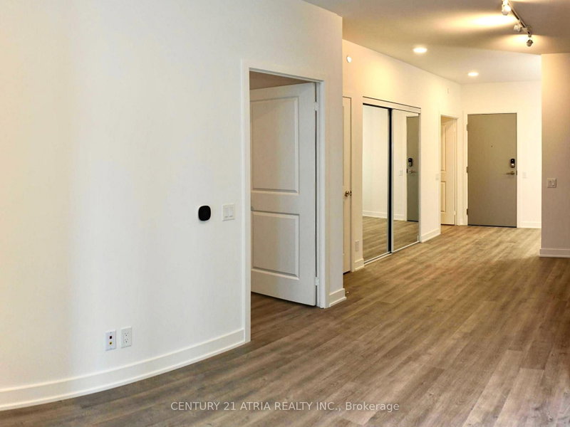 619A - 30 Upper Mall Way