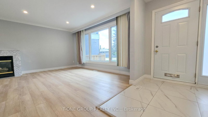 MAIN - 452 LYNETT Crescent