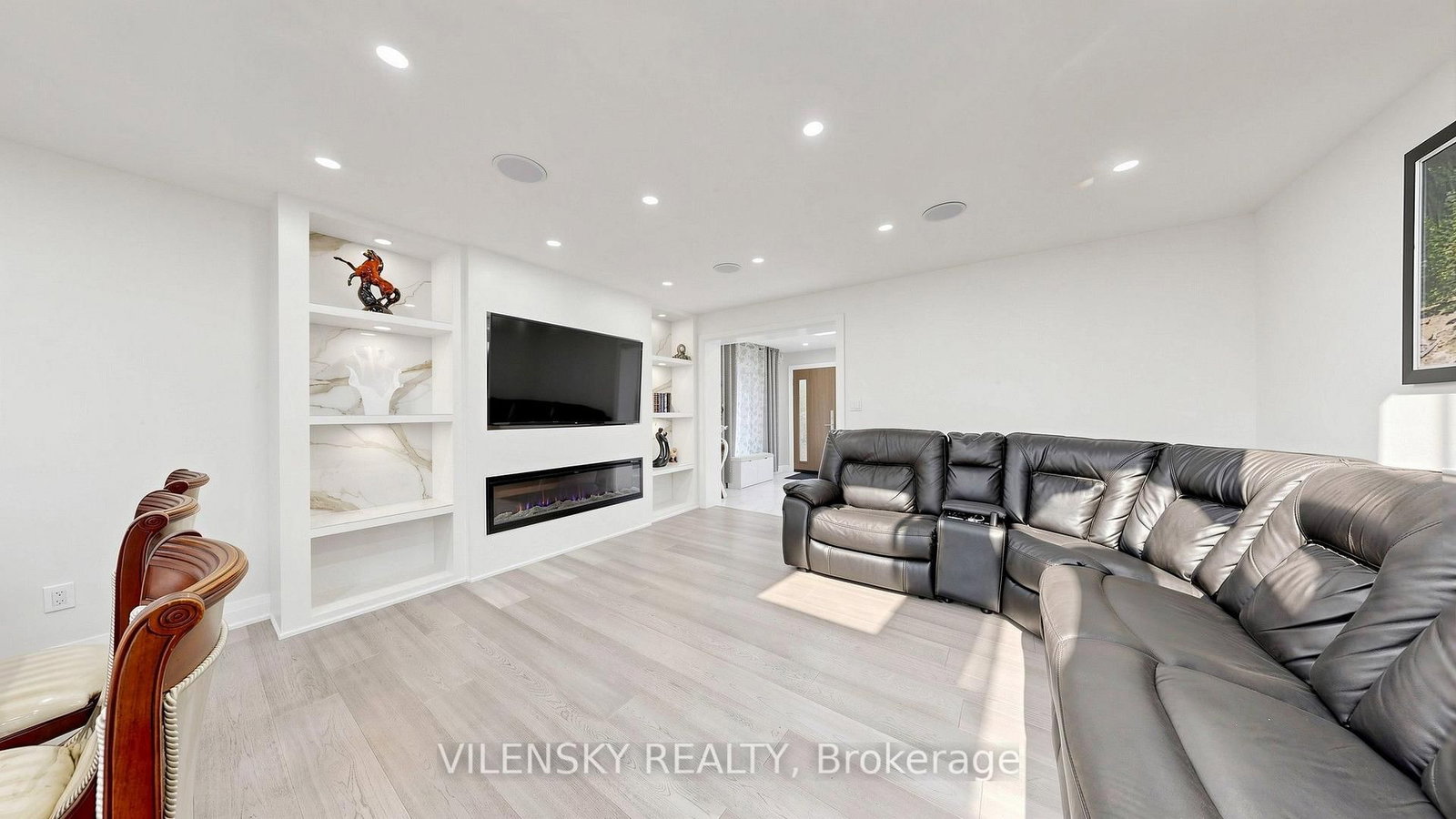 31 Lonny Court • Vaughan, ON photo 8
