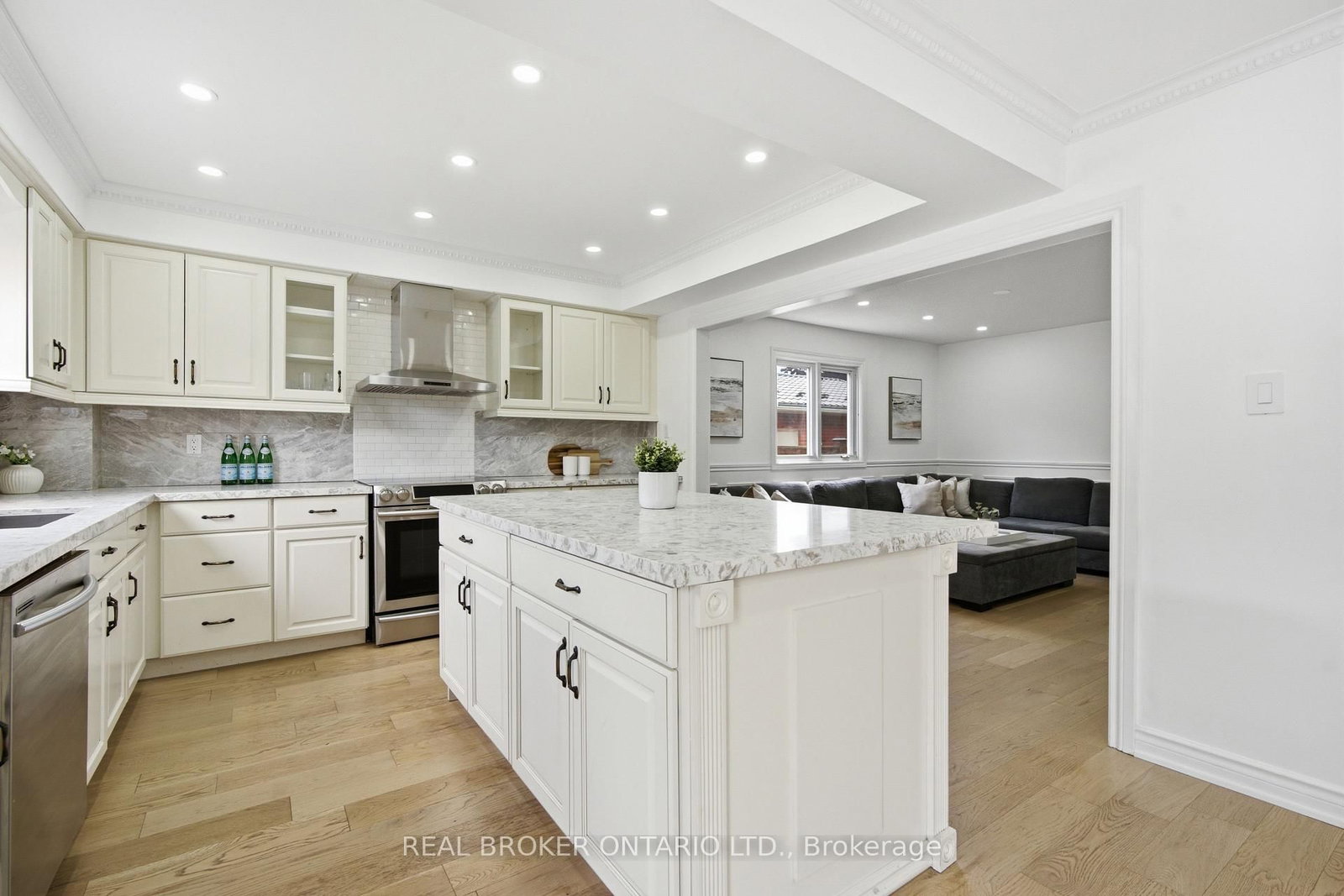 94 Roxana Avenue • Vaughan, ON photo 12