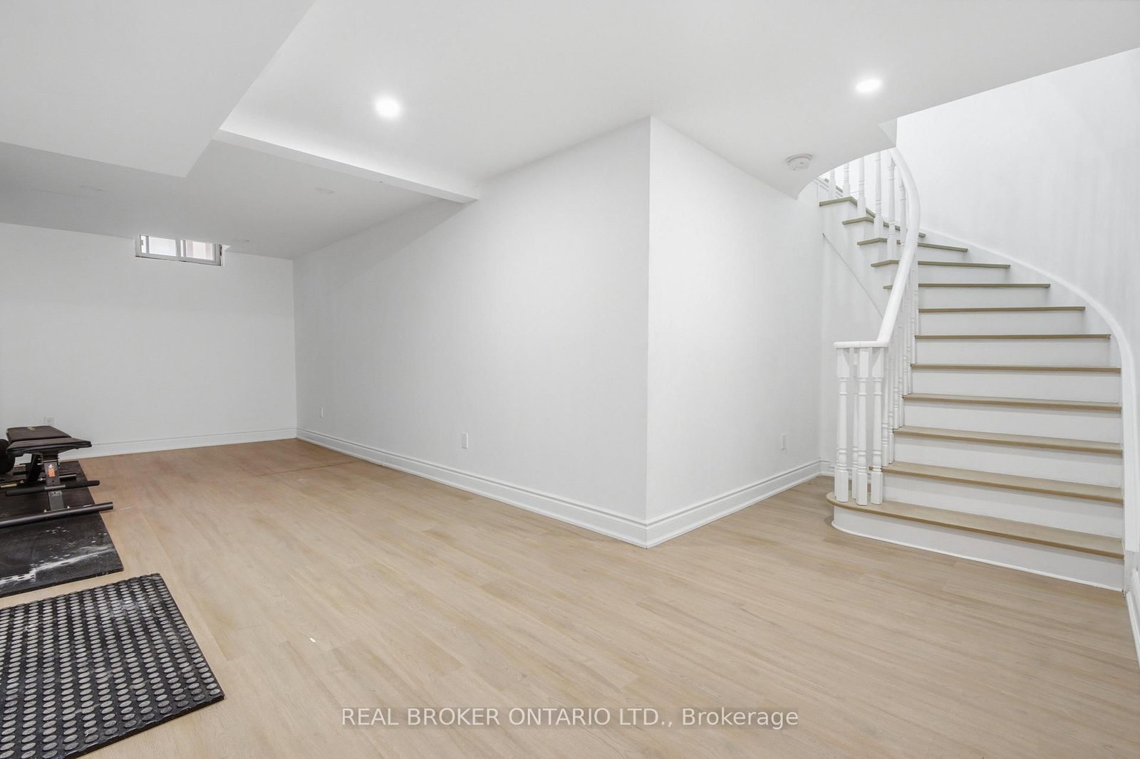 94 Roxana Avenue • Vaughan, ON photo 34