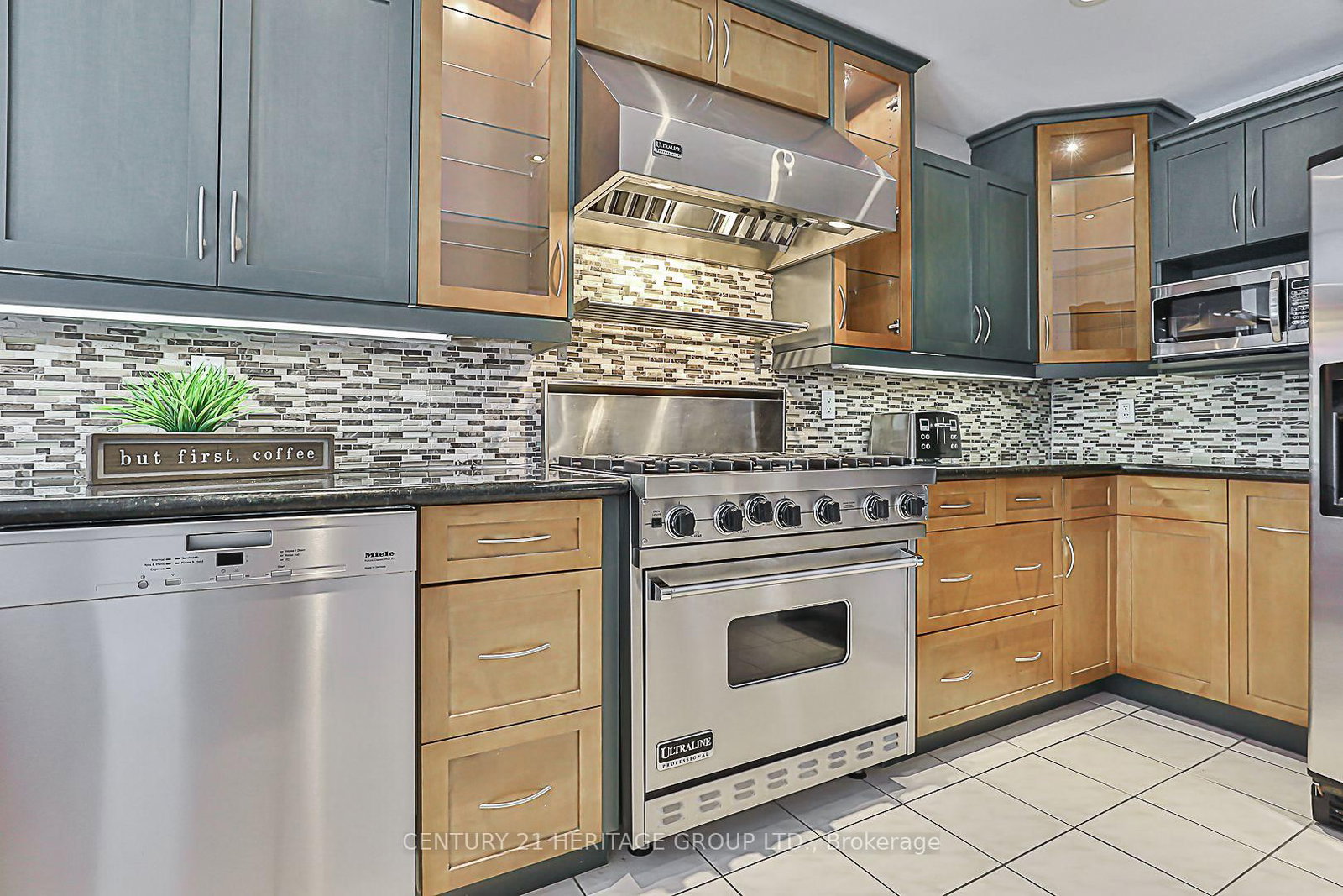 310 Chambers Crescent • Newmarket, ON photo 10
