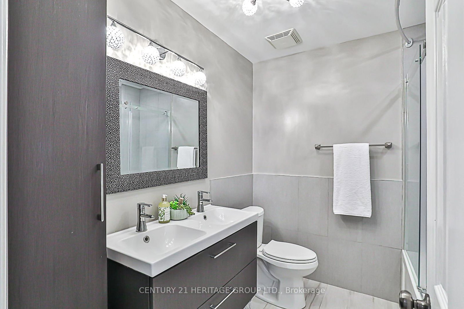 310 Chambers Crescent • Newmarket, ON photo 20
