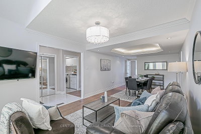 310 Chambers Crescent • Newmarket, ON photo 5
