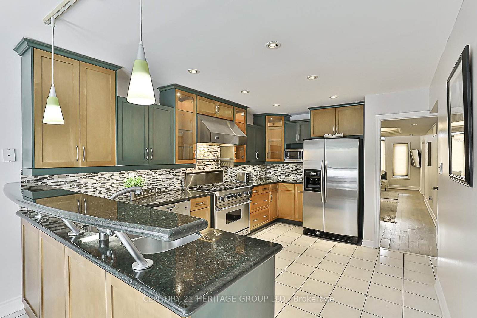 310 Chambers Crescent • Newmarket, ON photo 8