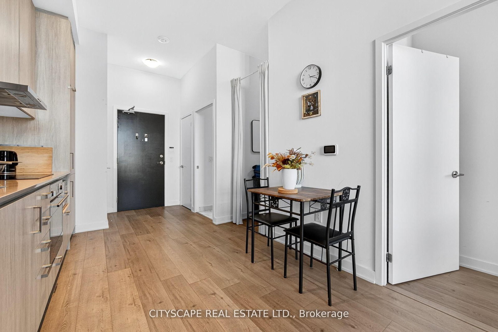 60 Honeycrisp Crescent • #210 • Vaughan, ON photo 15