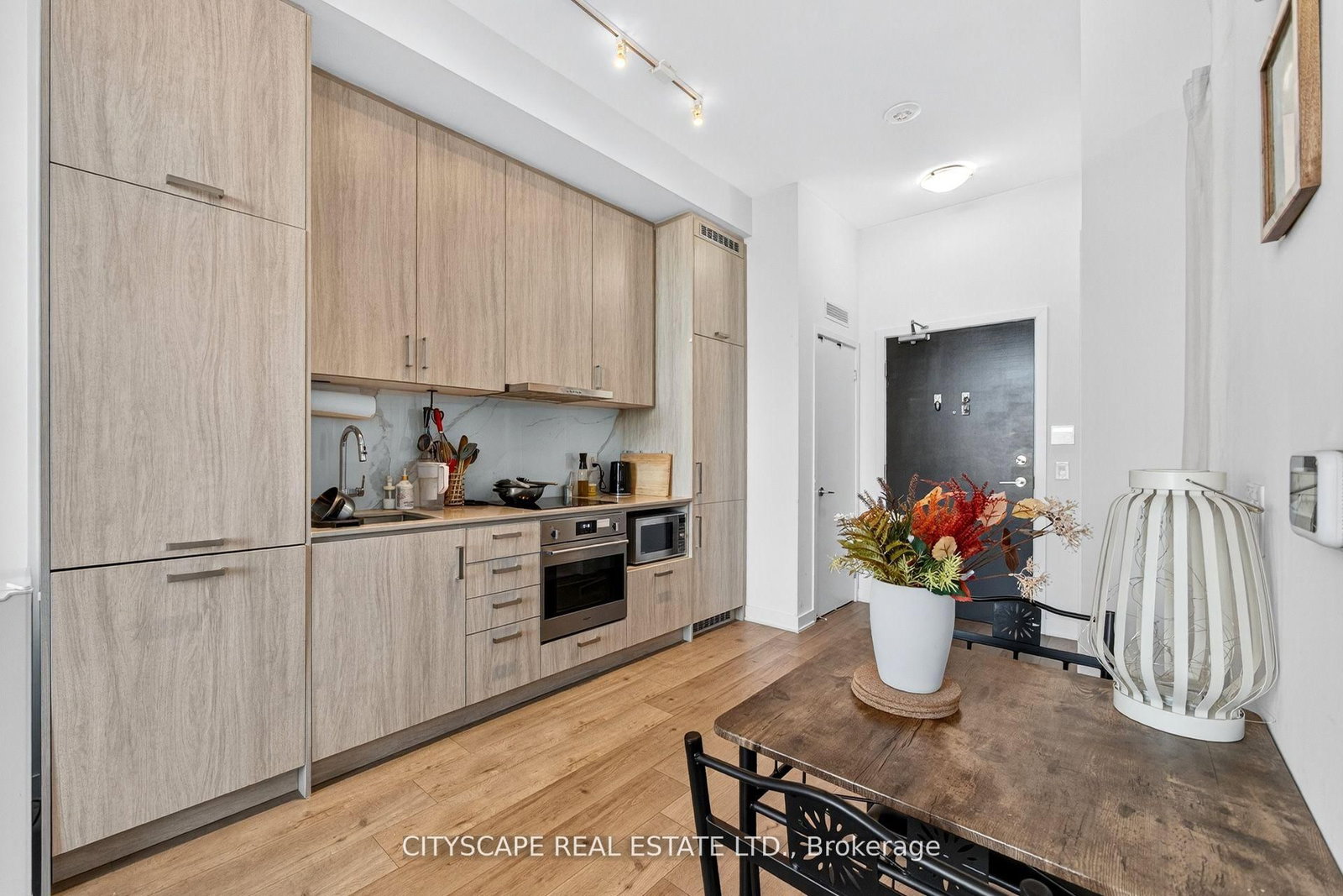 60 Honeycrisp Crescent • #210 • Vaughan, ON photo 17