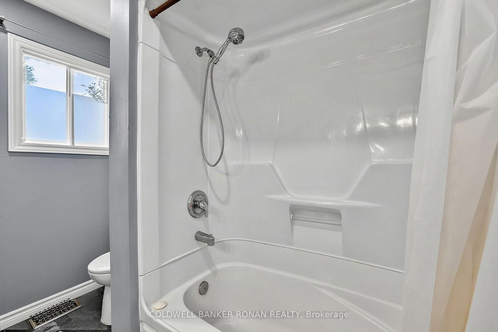 8 McCarthy Crescent • Essa, ON photo 27