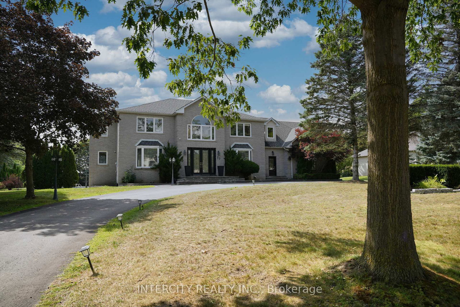 70 Belsite Court, Vaughan 2