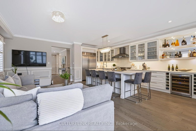 89 Sharonview Crescent