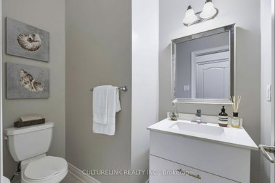 89 Sharonview Crescent • East Gwillimbury, ON photo 9