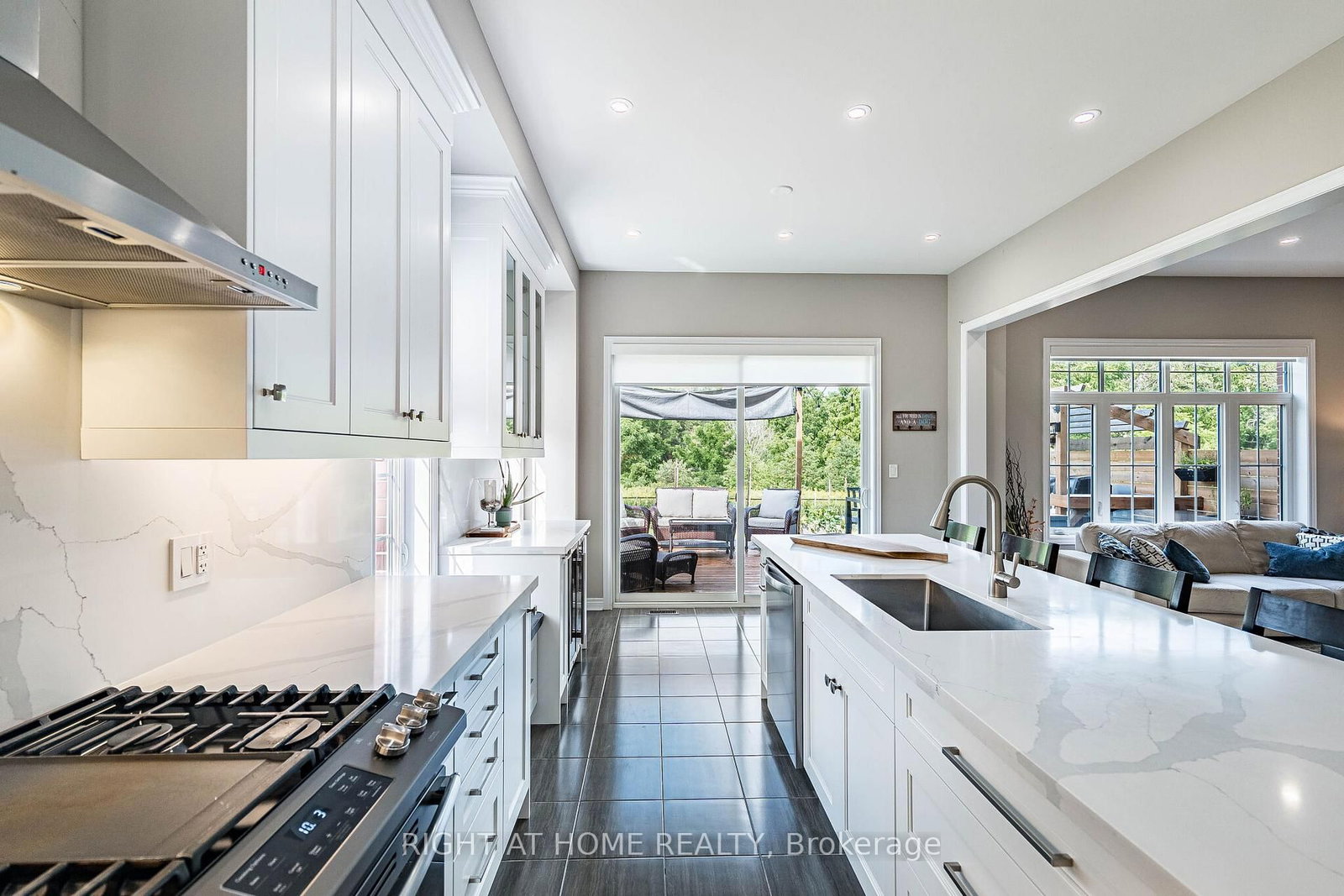 2 Cottonwood Hollow Court • Aurora, ON photo 18