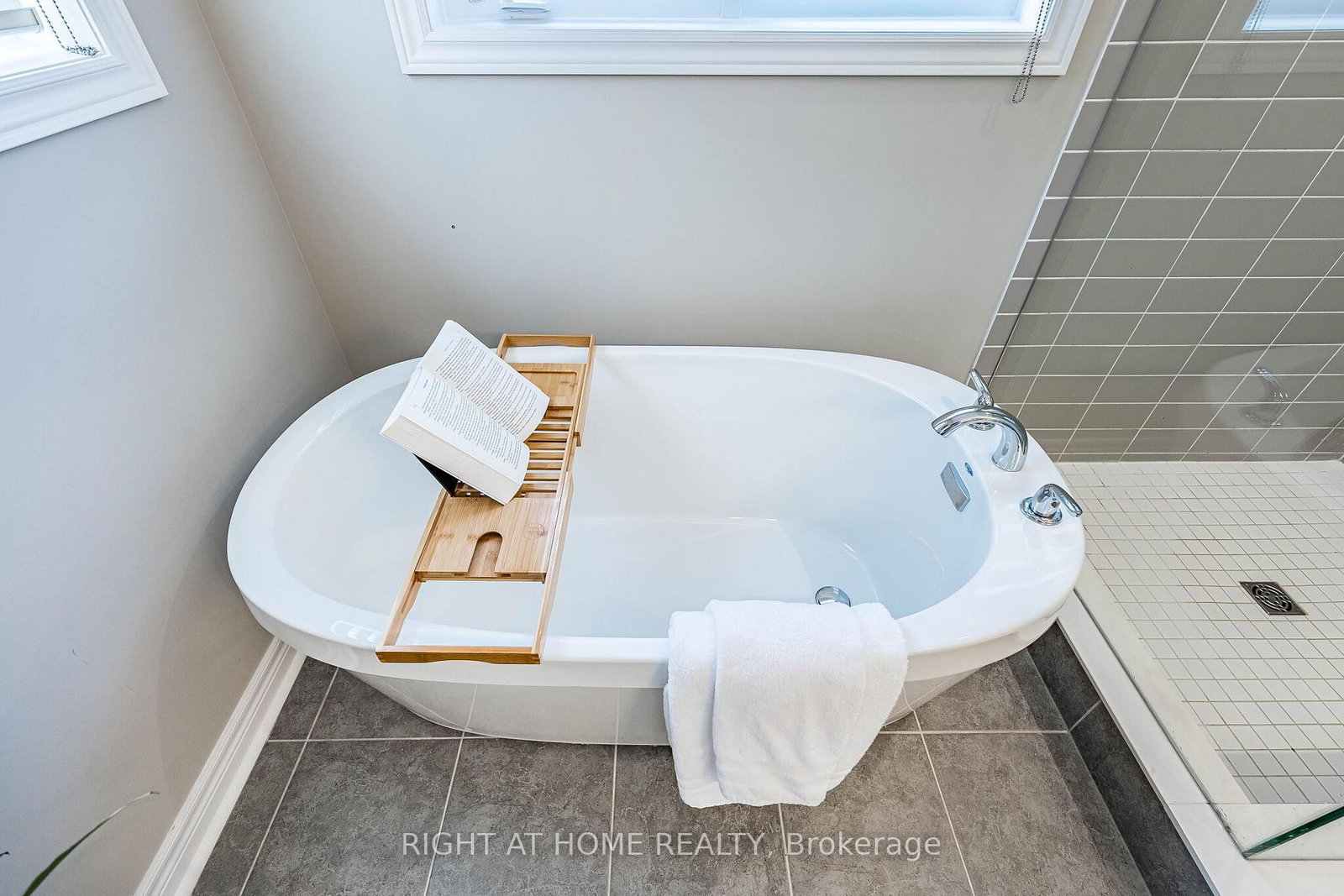 2 Cottonwood Hollow Court • Aurora, ON photo 39