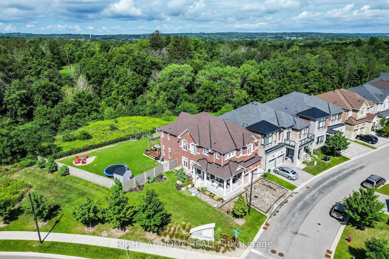2 Cottonwood Hollow Court • Aurora, ON photo 6