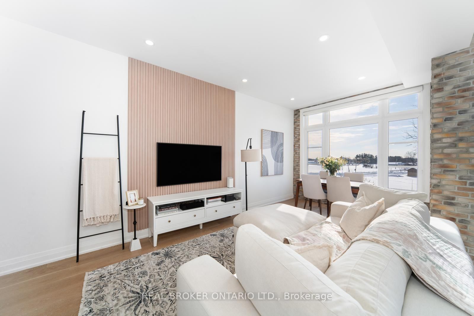 8167 Kipling Avenue • #48 • Vaughan, ON photo 4