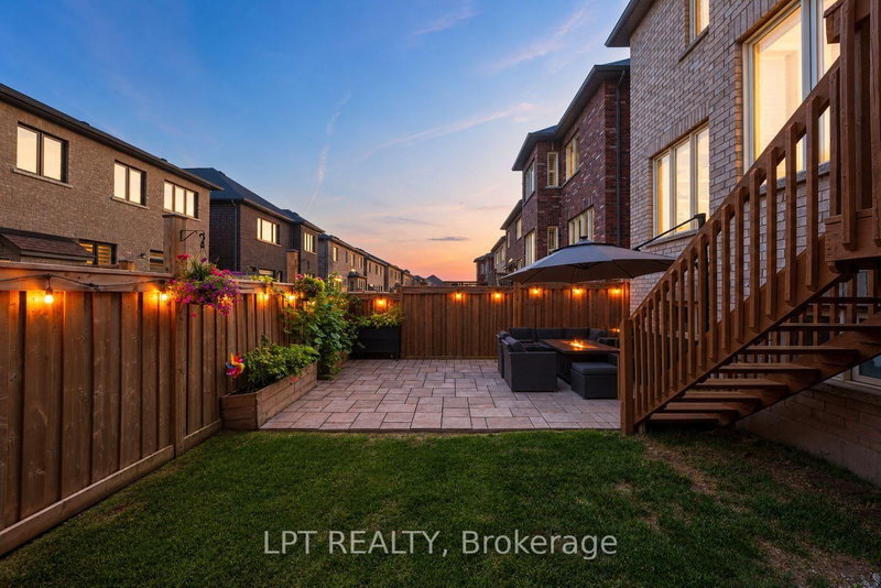 33 Mondial Crescent