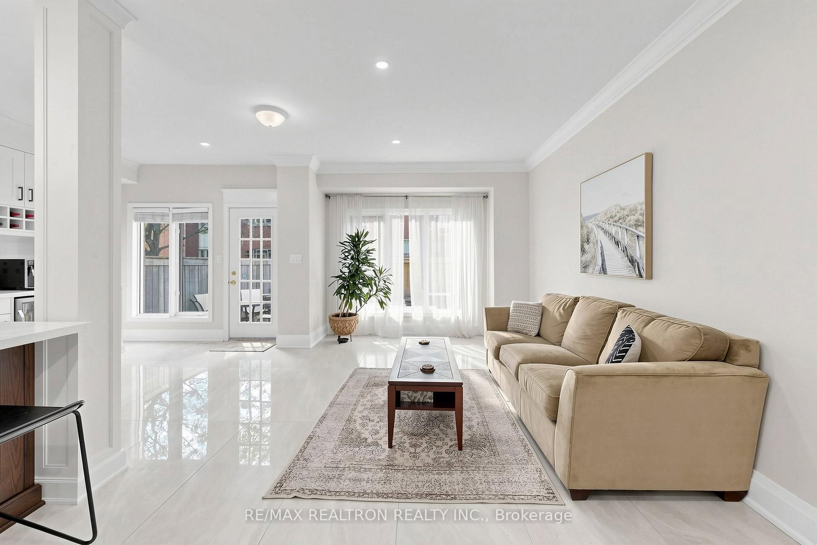 8A Casa Grande Street • Richmond Hill, ON photo 5