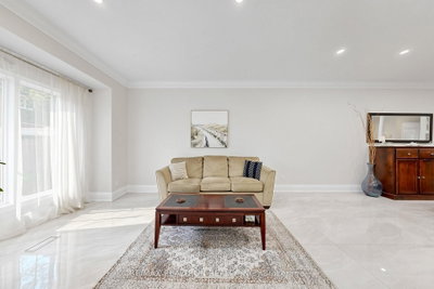 8A Casa Grande Street • Richmond Hill, ON photo 6