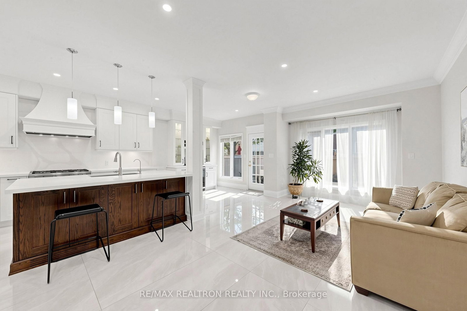 8A Casa Grande Street • Richmond Hill, ON photo 8