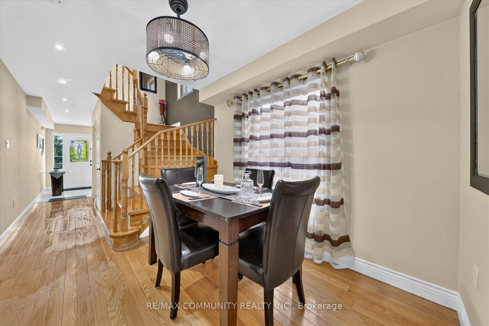 82 Burgess Crescent • Newmarket, ON photo 9