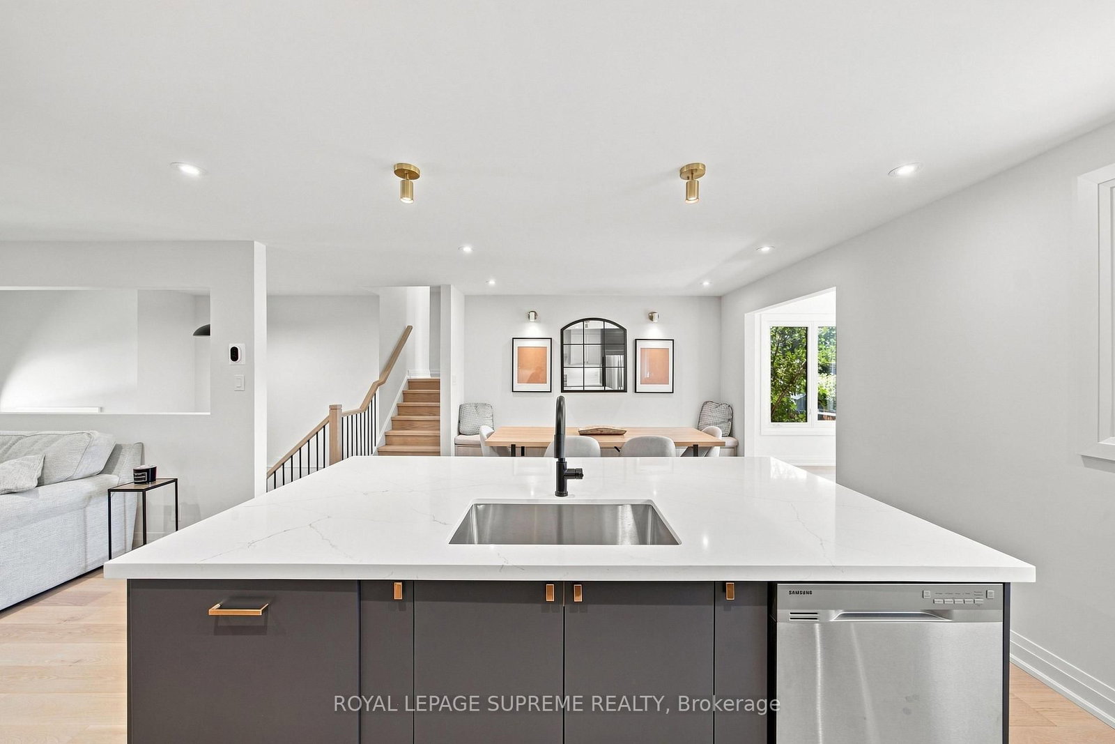 26 Crown Crescent • Bradford West Gwillimbury, ON photo 9