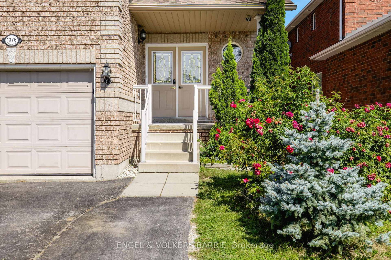 1376 Rankin Way • Innisfil, ON photo 2