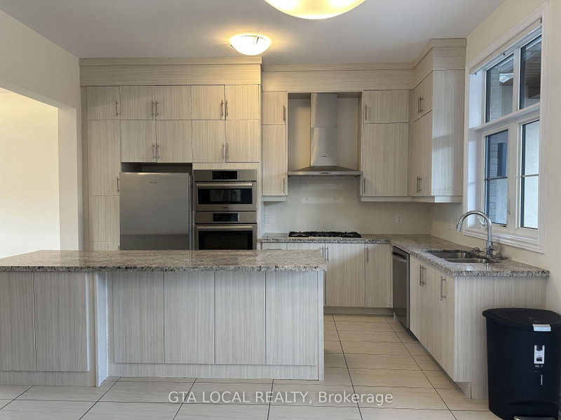5 Aylin Crescent