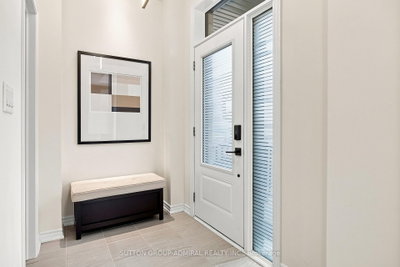 46 Fish Drive • Aurora, ON photo 3